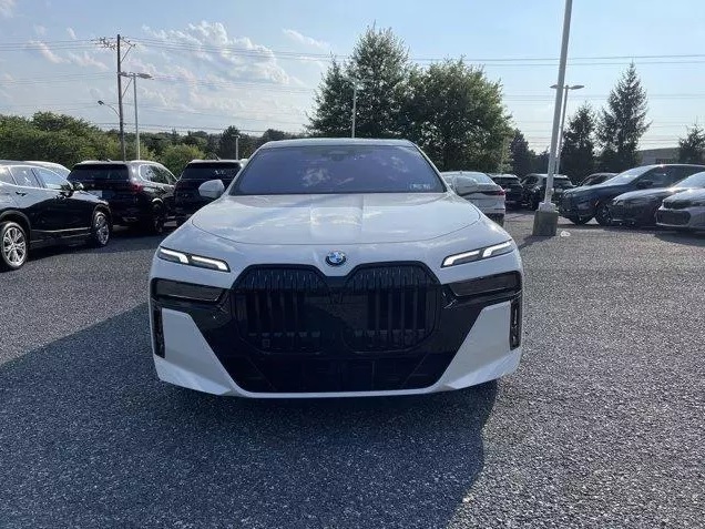 2023 BMW 760I - Image 4