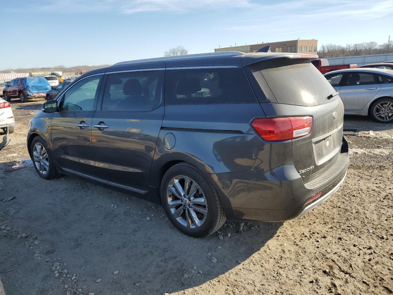 2016 Kia Sedona - Image 2