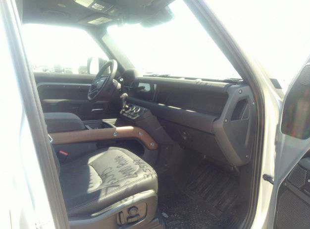 2022 Land Rover Defender 110 X-Dynamic SE - Image 5