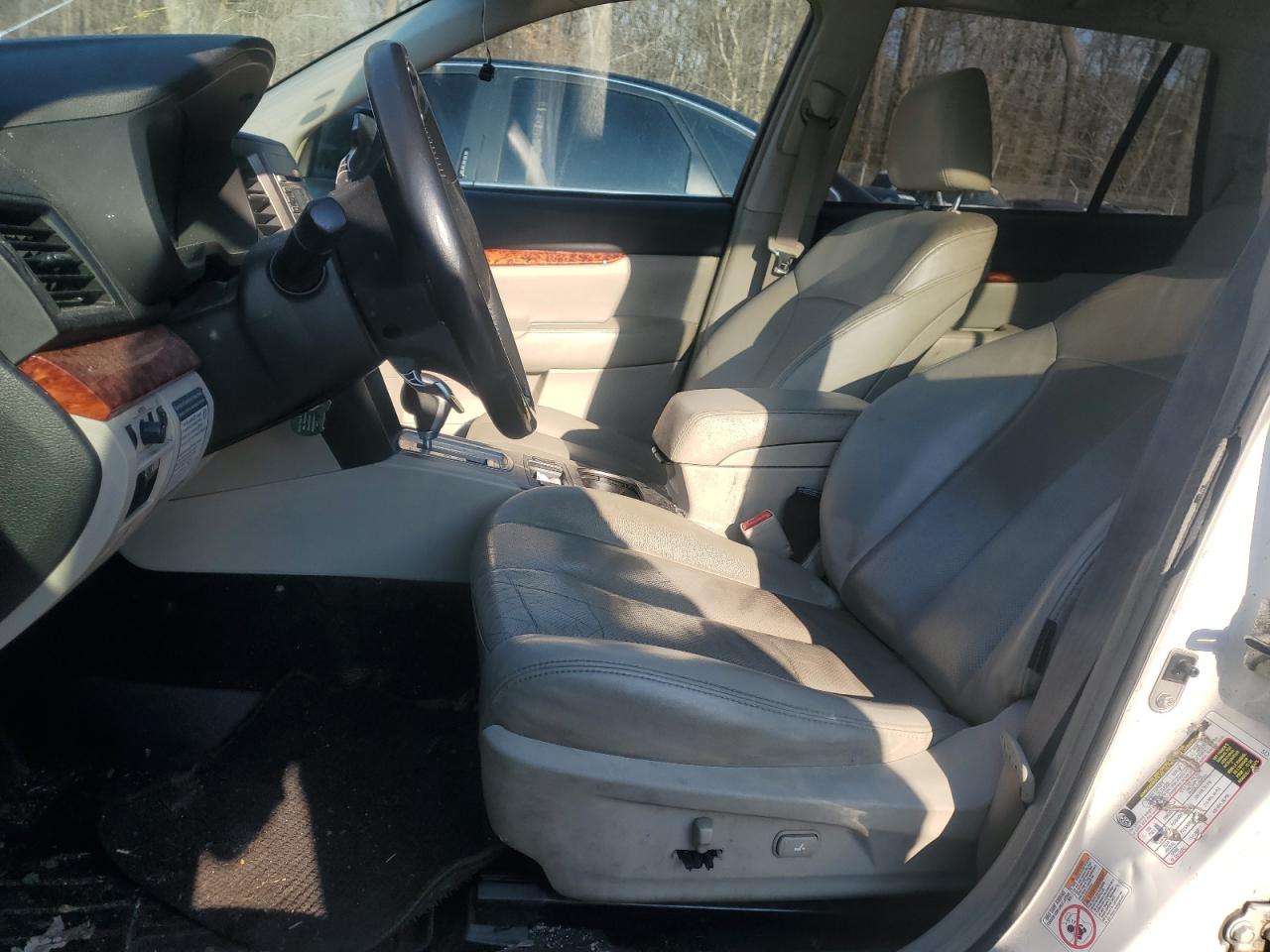 2011 SUBARU OUTBACK - Image 7