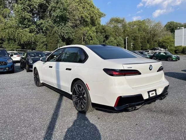 2023 BMW 760I - Image 3