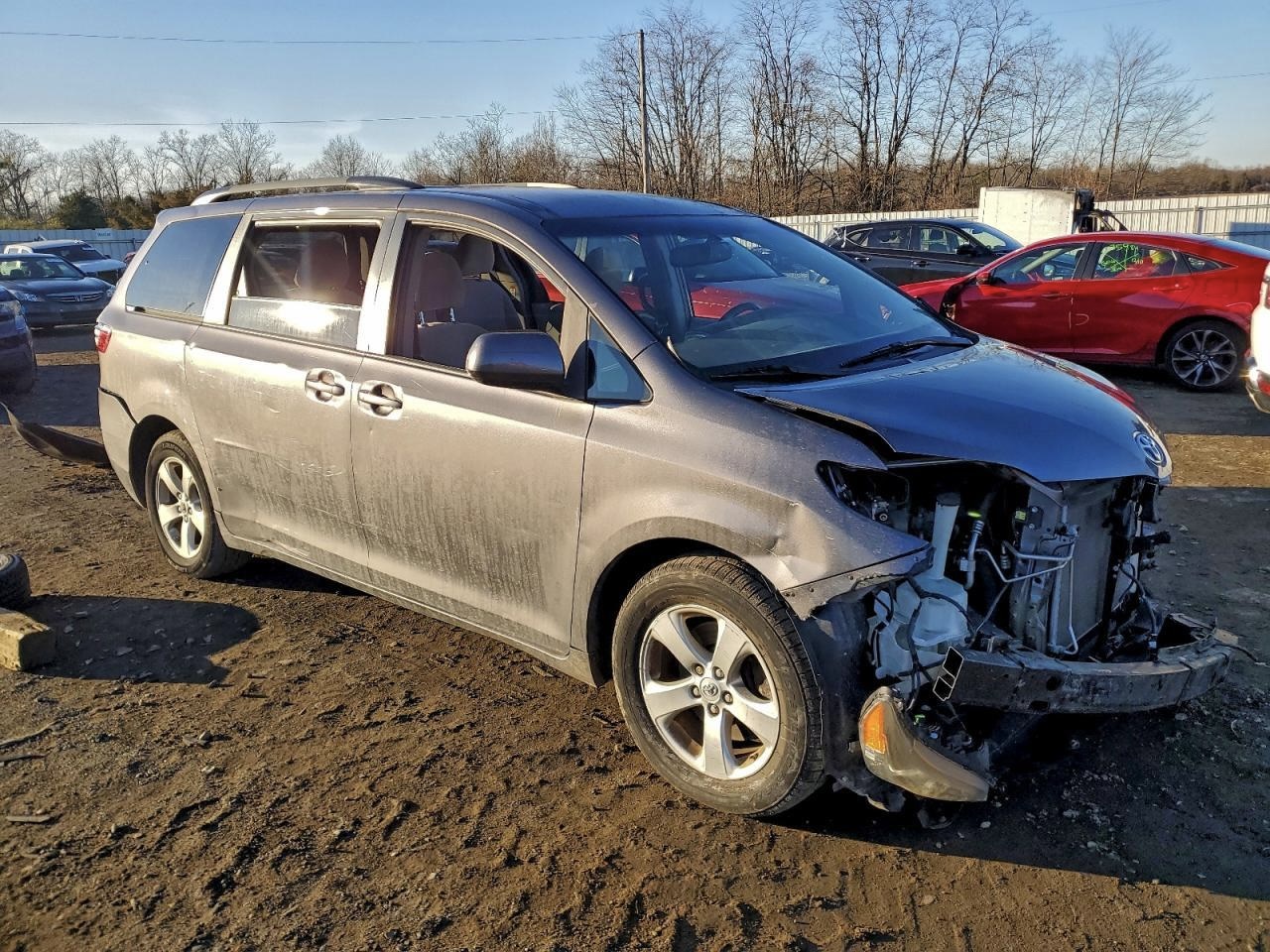 2017 Toyota Sienna - Image 2