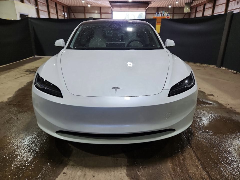 2025 Tesla Model 3 - Image 5