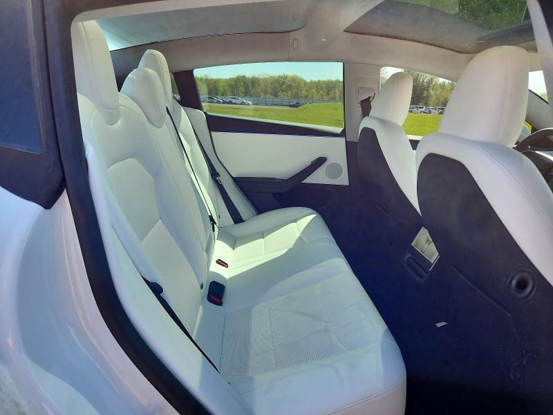 2025 Tesla Model 3 - Image 7