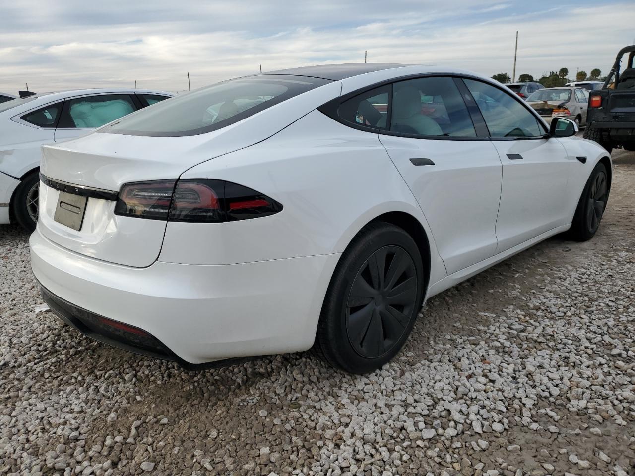 2025 Tesla Model S - Image 4
