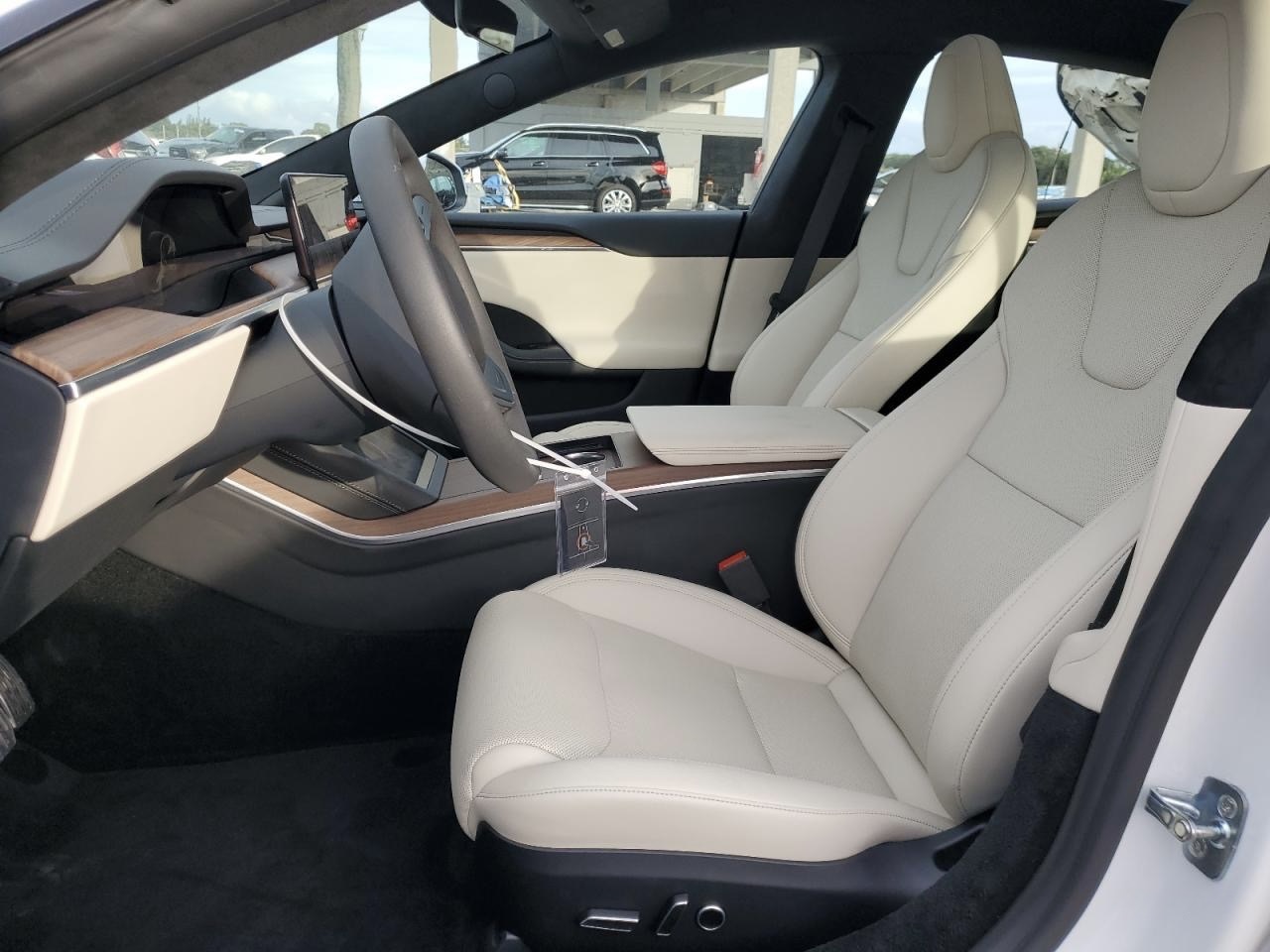 2025 Tesla Model S - Image 5