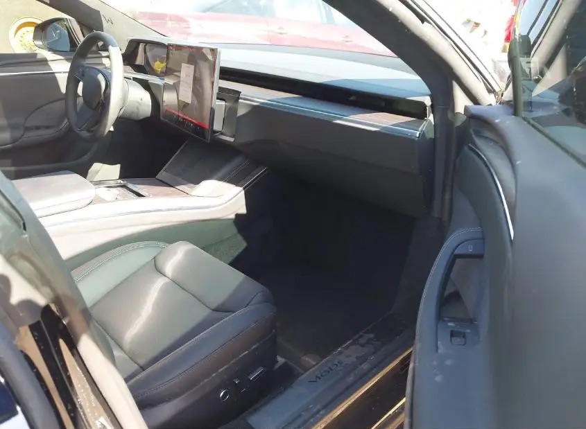2025 Tesla Model S - Image 5