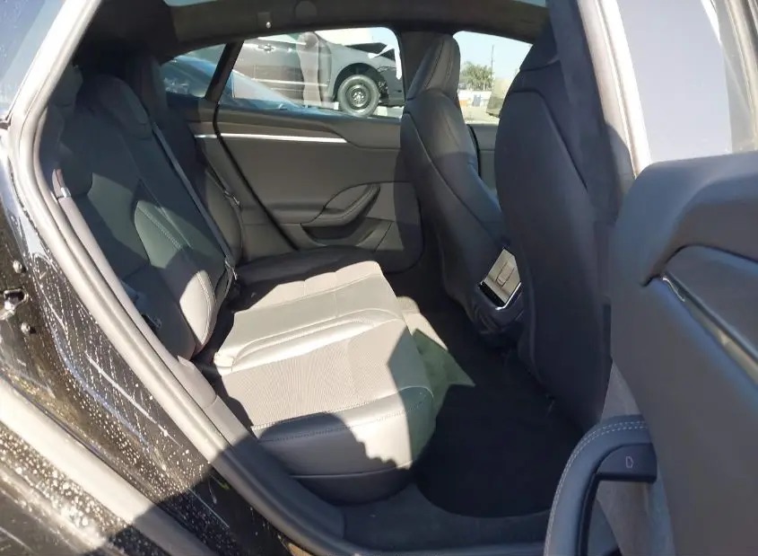 2025 Tesla Model S - Image 6