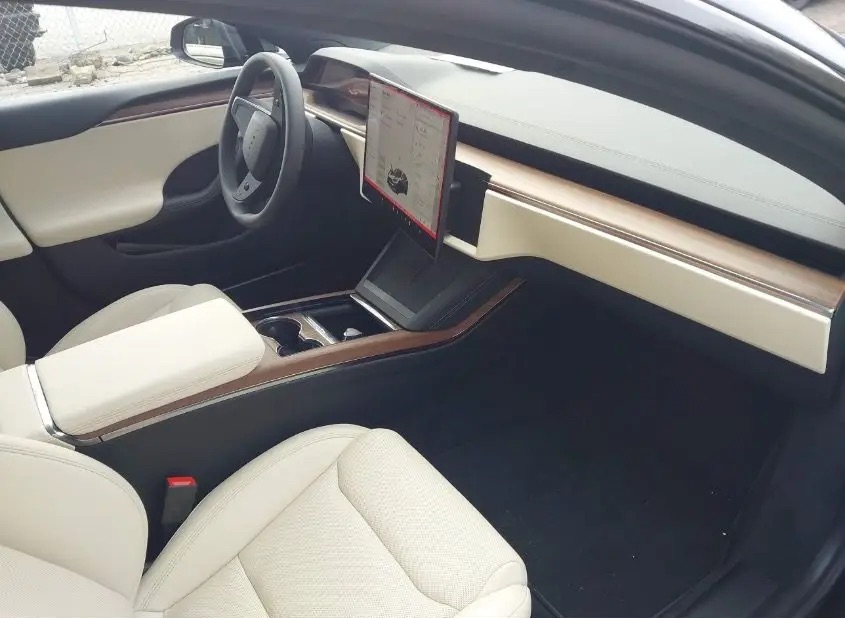 2025 Tesla Model S - Image 5