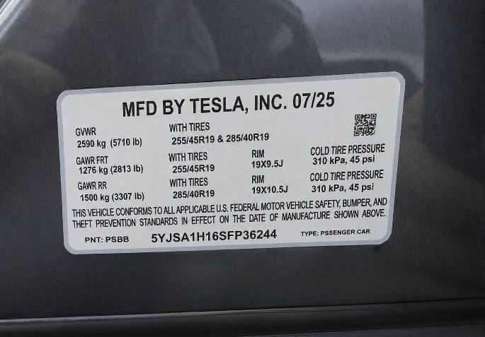 2025 Tesla Model S - Image 8