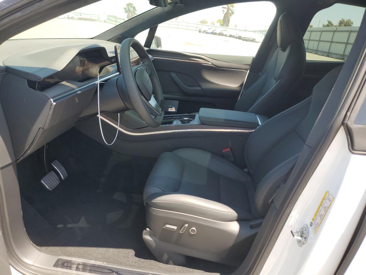 2025 Tesla Model X - Image 5