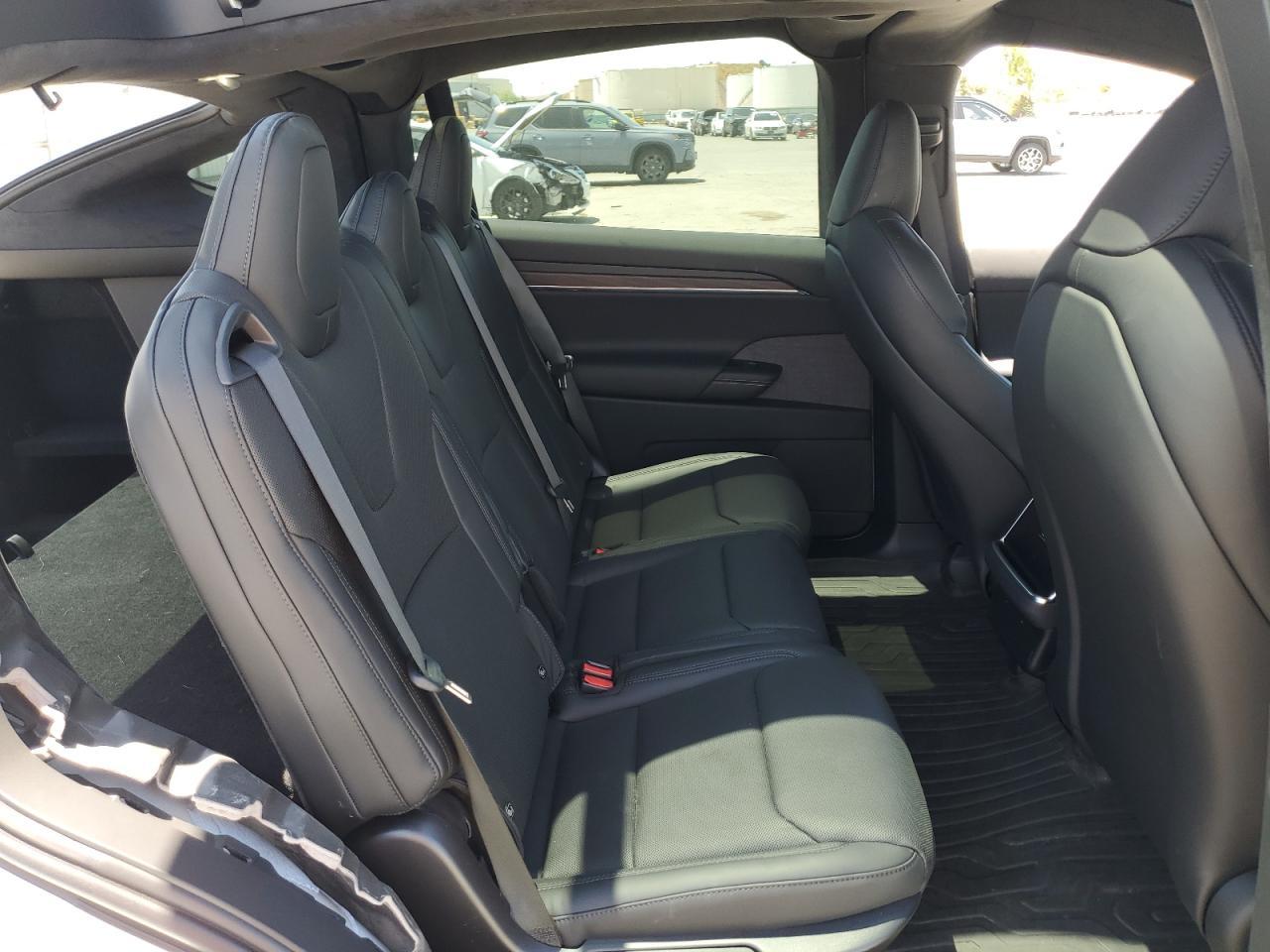 2025 Tesla Model X - Image 6