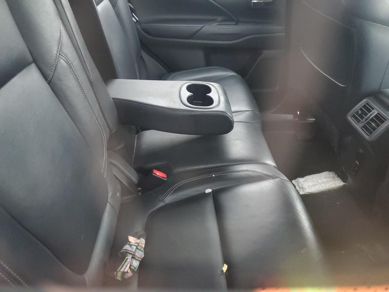 2020 MITSUBISHI OUTLANDER - Image 10