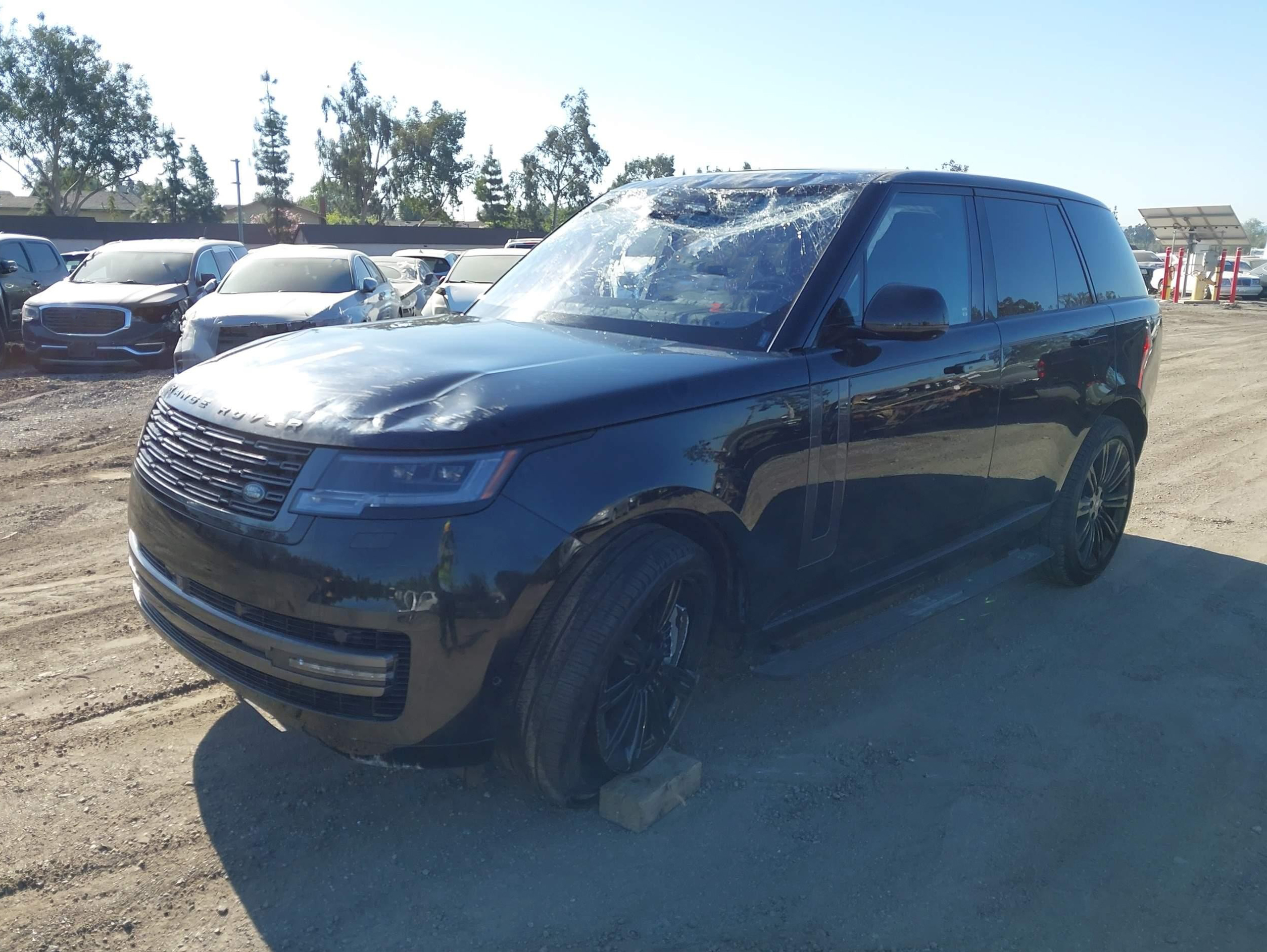 2024 Land Rover Range Rover Vogue - Image 3