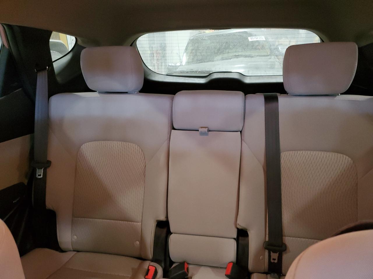 2017 Hyundai Santa Fe - Image 10