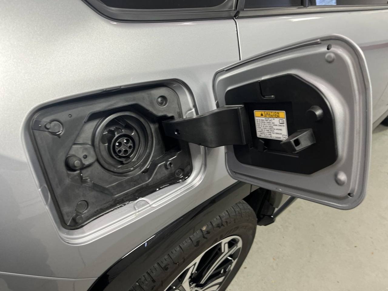 2023 Toyota Rav4 Hybrid - Image 12