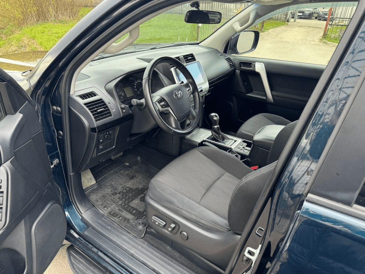 2021 Toyota Land Cruiser Prado - Image 6