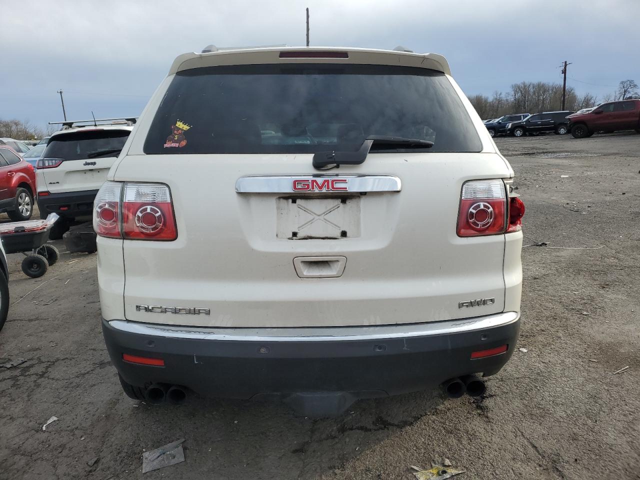 2011 GMC ACADIA - Image 6