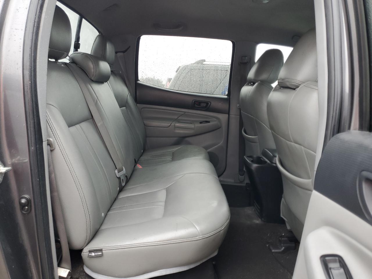2015 Toyota Tacoma - Image 10
