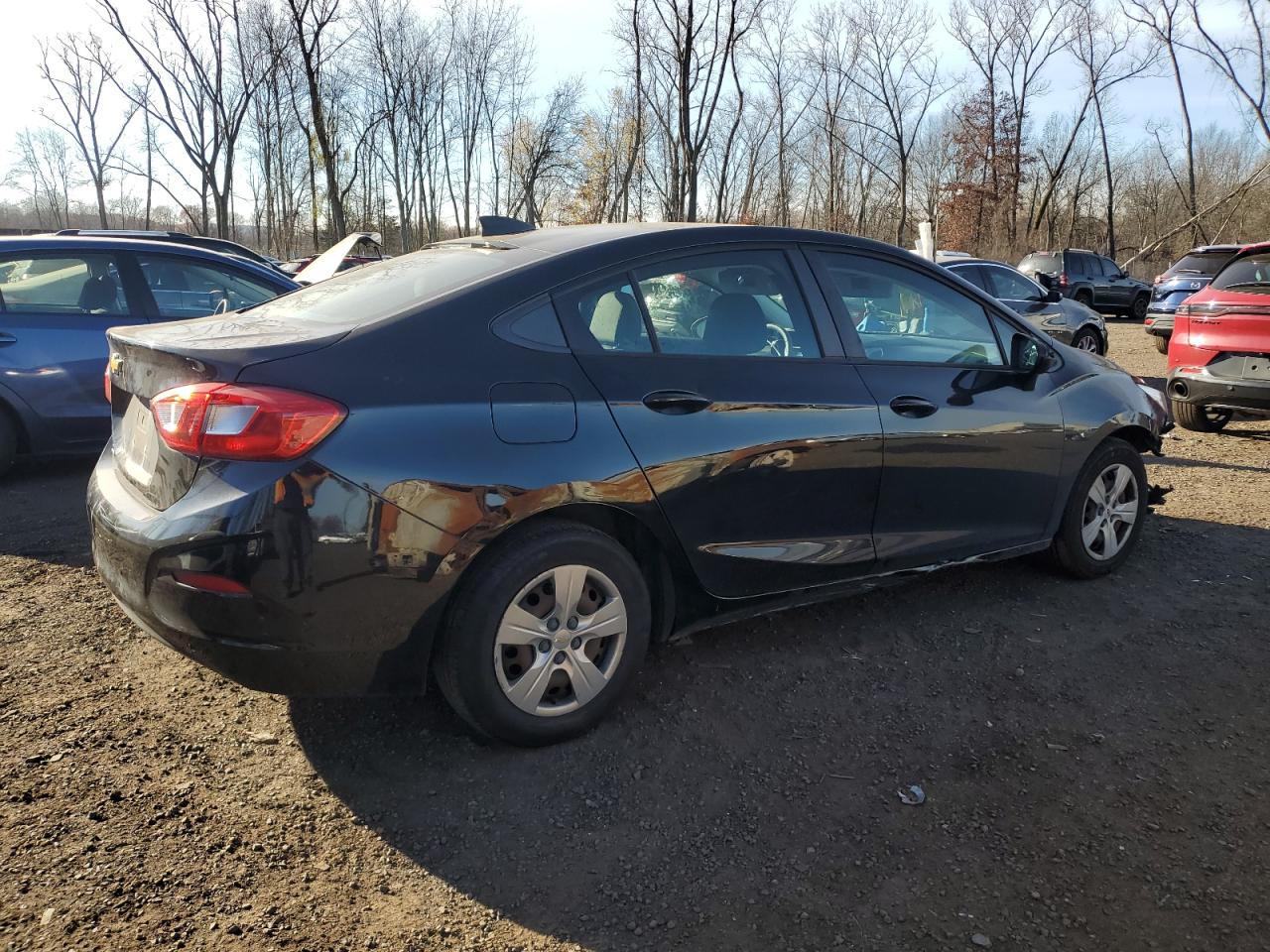 2018 Chevrolet Cruze - Image 3