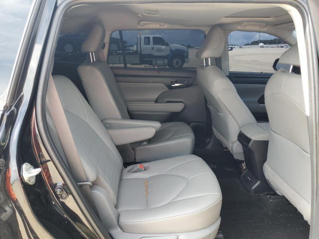 2021 Toyota Highlander Hybrid - Image 11