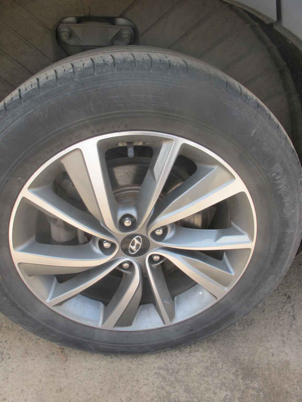 2019 Hyundai Santa Fe - Image 13
