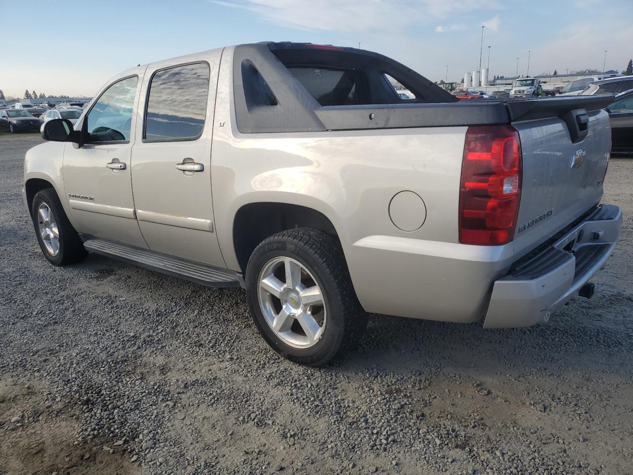 2007 CHEVROLET AVALANCHE - Image 2