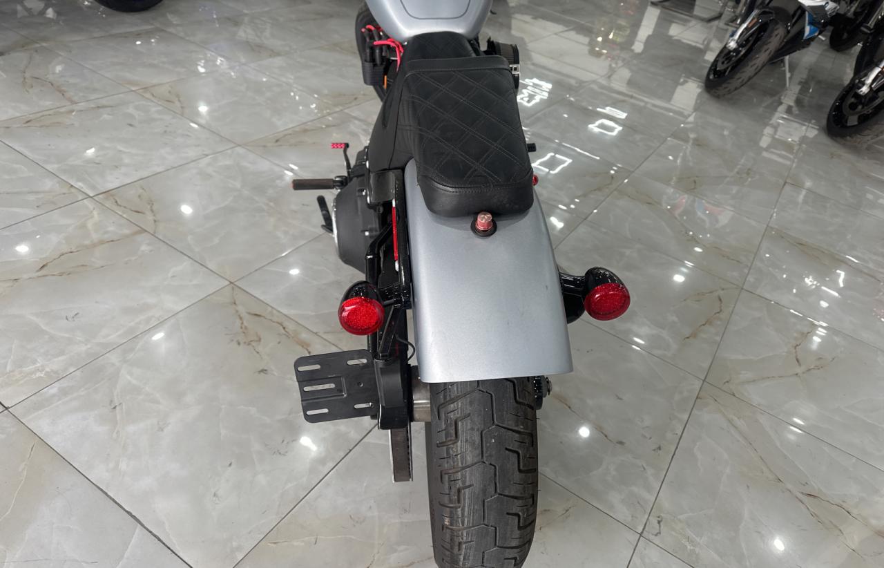2020 HARLEY-DAVIDSON FXBB SILVER - Image 6