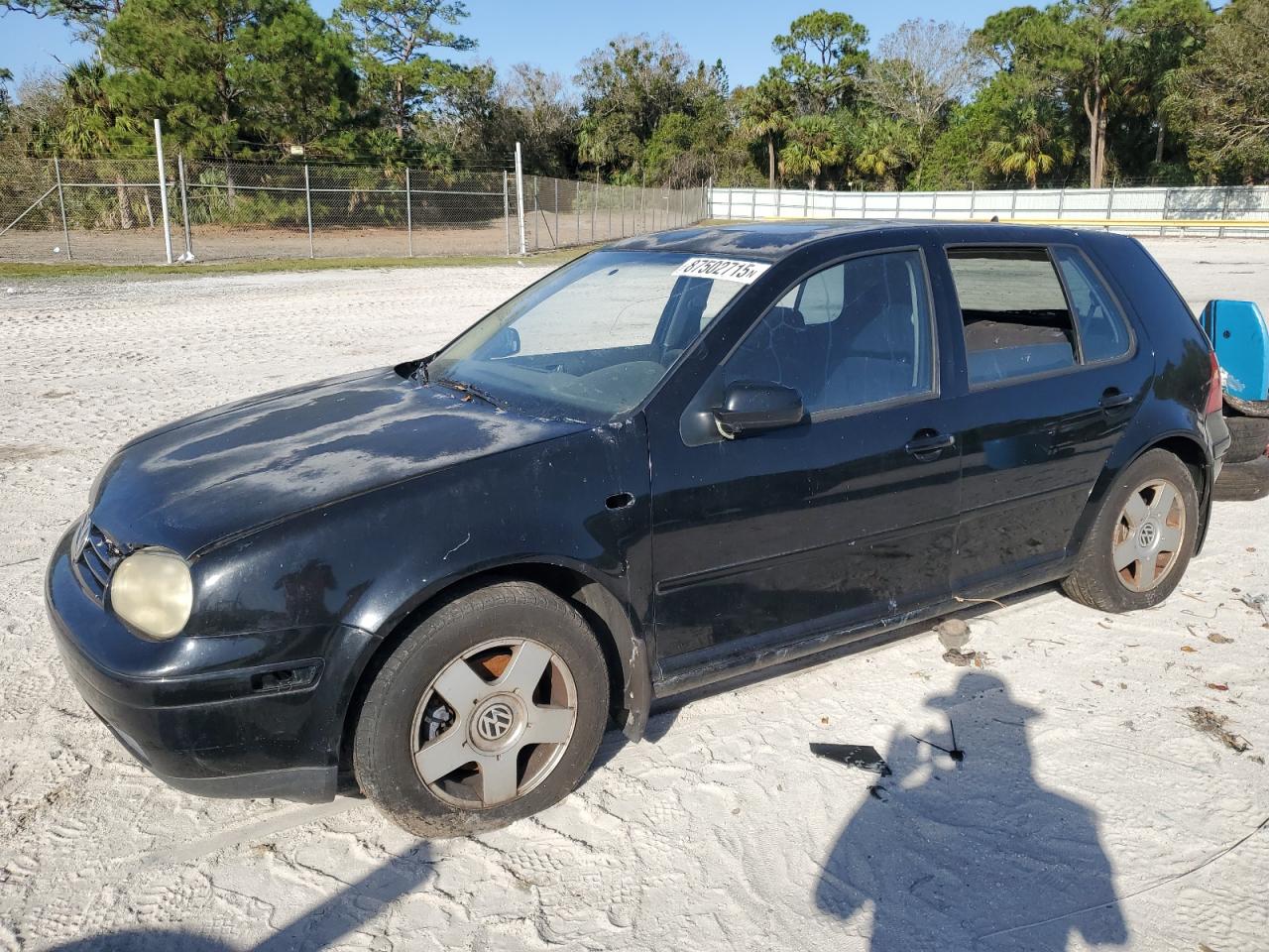 VOLKSWAGEN GOLF BLACK