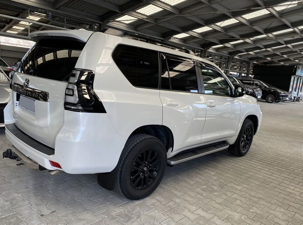 2022 Toyota Land Cruiser Prado - Image 5