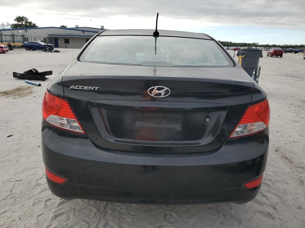 2012 Hyundai Accent - Image 6