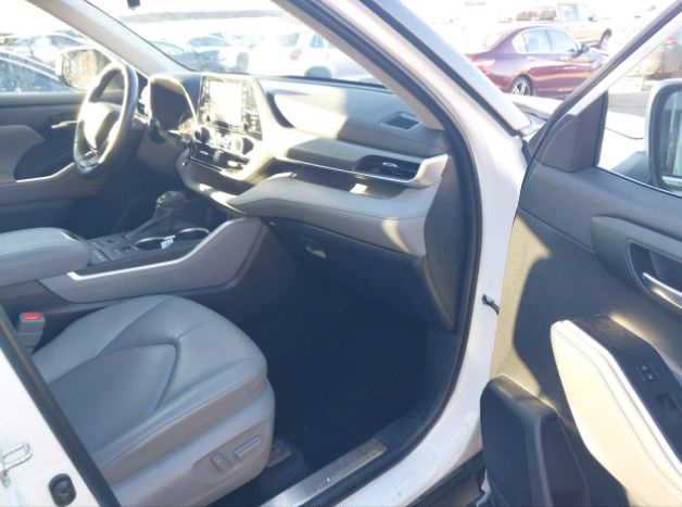 2022 Toyota Highlander - Image 7