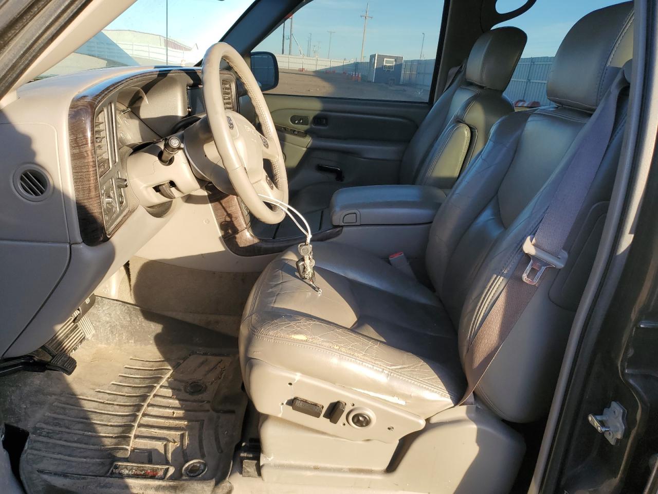 2004 GMC Yukon - Image 7