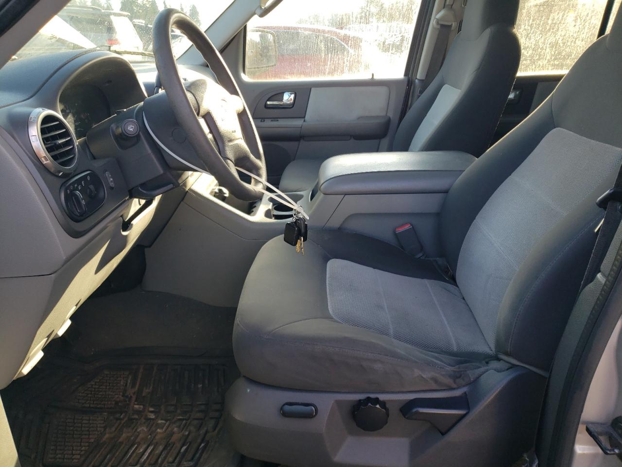 2004 Ford Expedition - Image 7