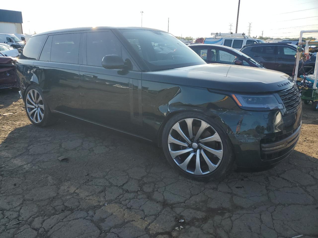 2024 Land Rover Range Rover Vogue - Image 3