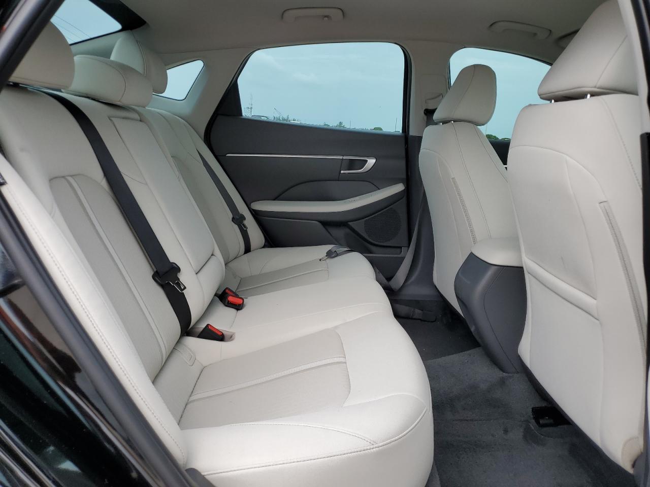 2024 HYUNDAI SONATA SEL BLACK - Image 10