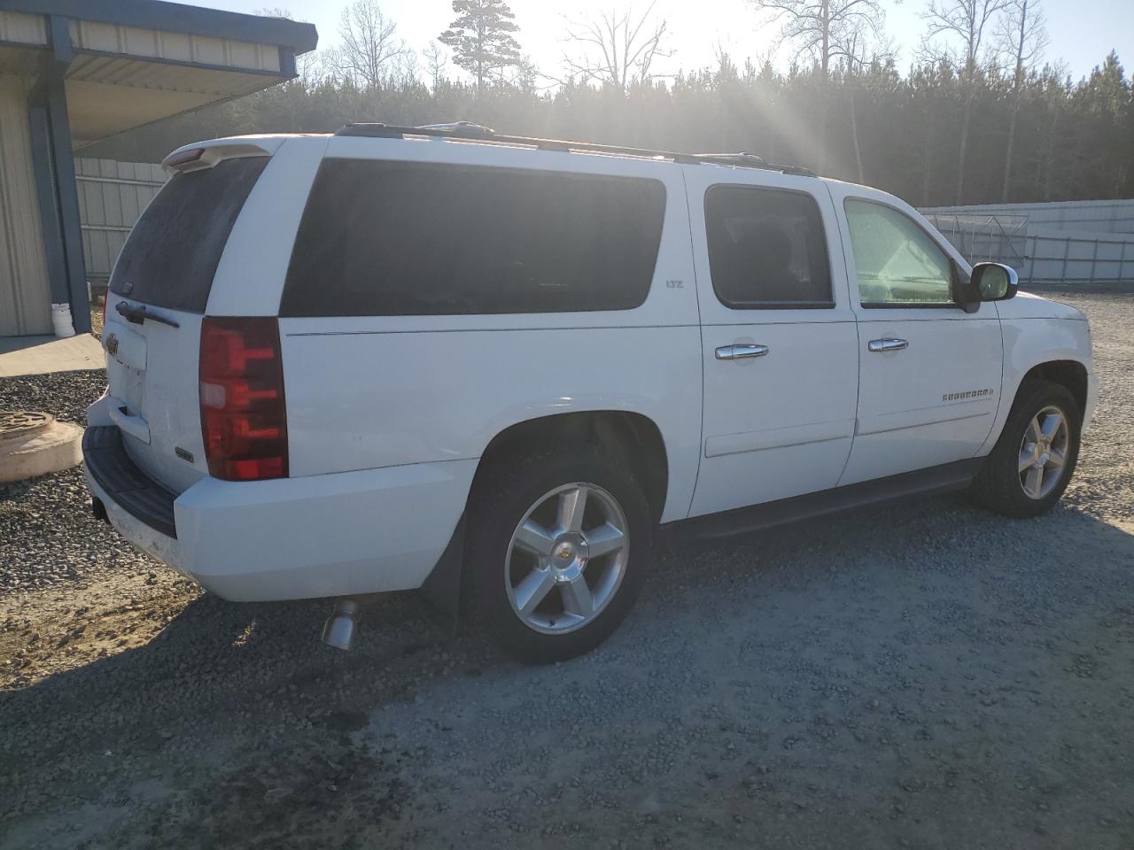 2007 Chevrolet Suburban - Image 3