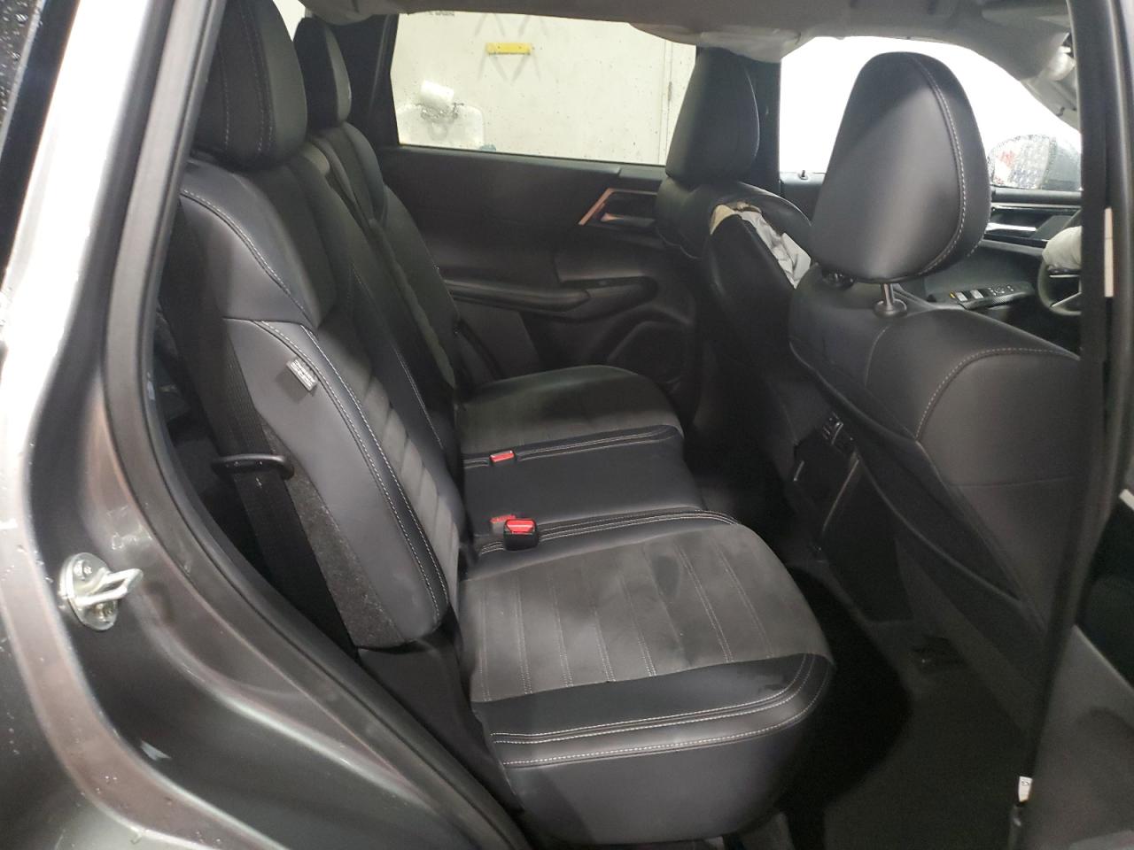 2024 MITSUBISHI OUTLANDER SILVER - Image 11