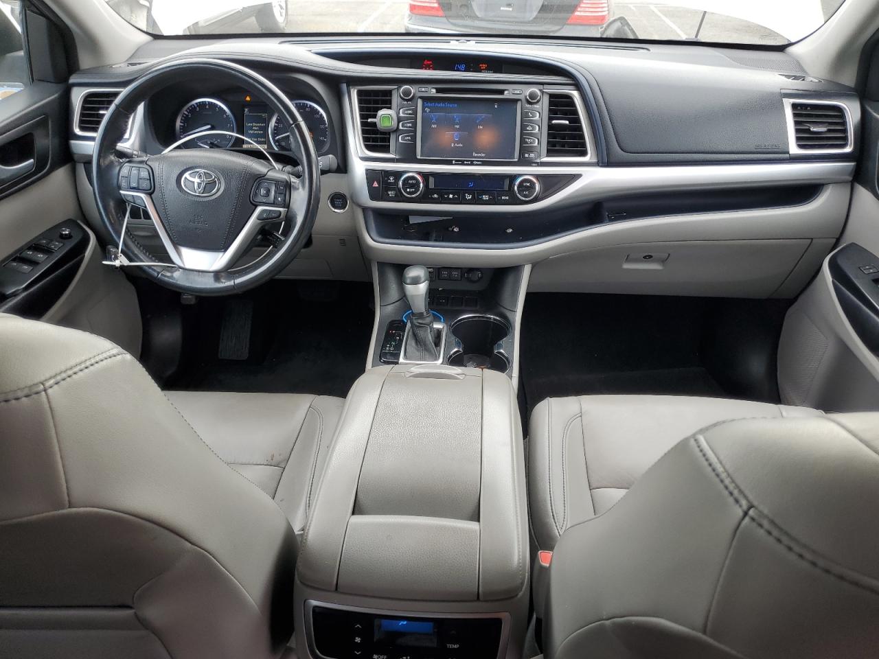 2017 Toyota Highlander - Image 8