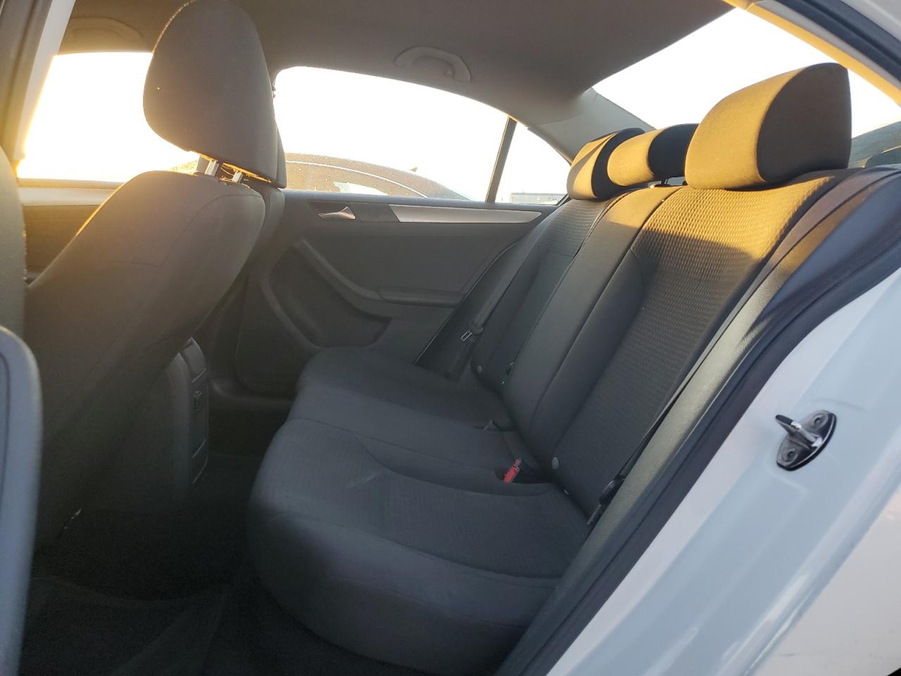 2015 VOLKSWAGEN JETTA - Image 10