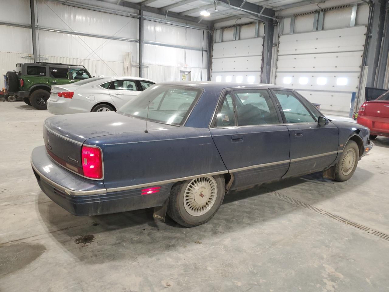 1996 OLDSMOBILE 98 - Image 3