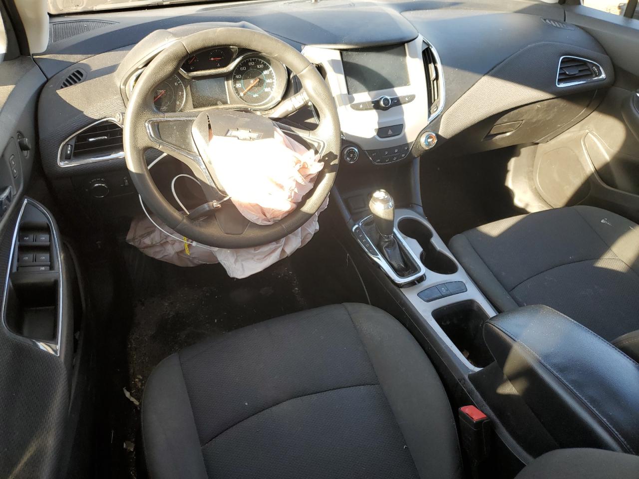 2018 Chevrolet Cruze - Image 8