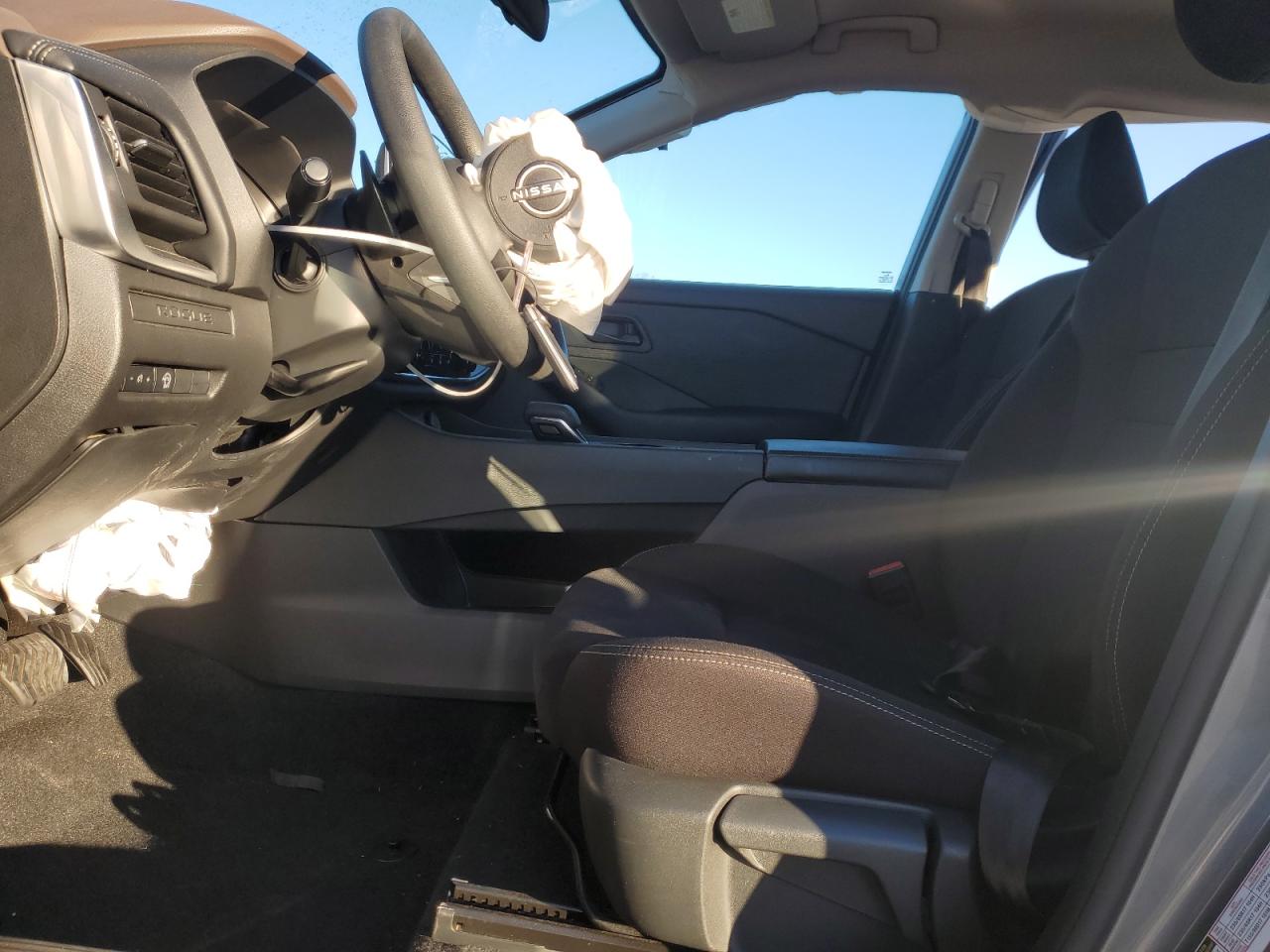 2023 NISSAN ROGUE - Image 7