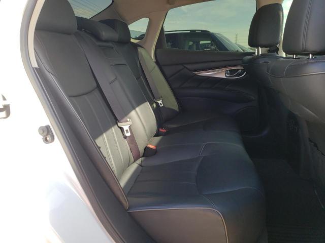 2015 Infiniti Q70 - Image 10