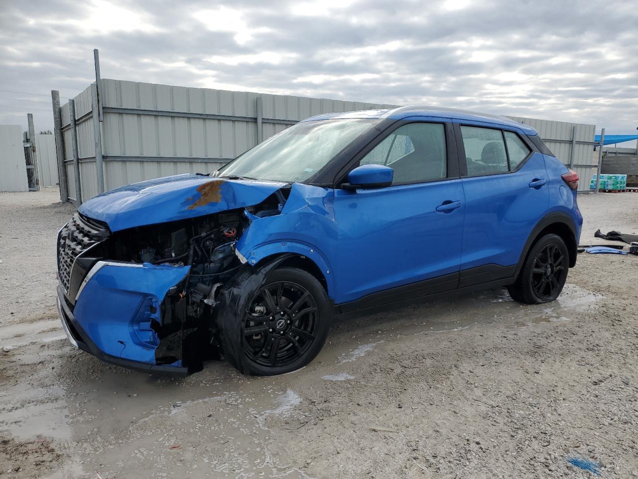 NISSAN KICKS BLUE