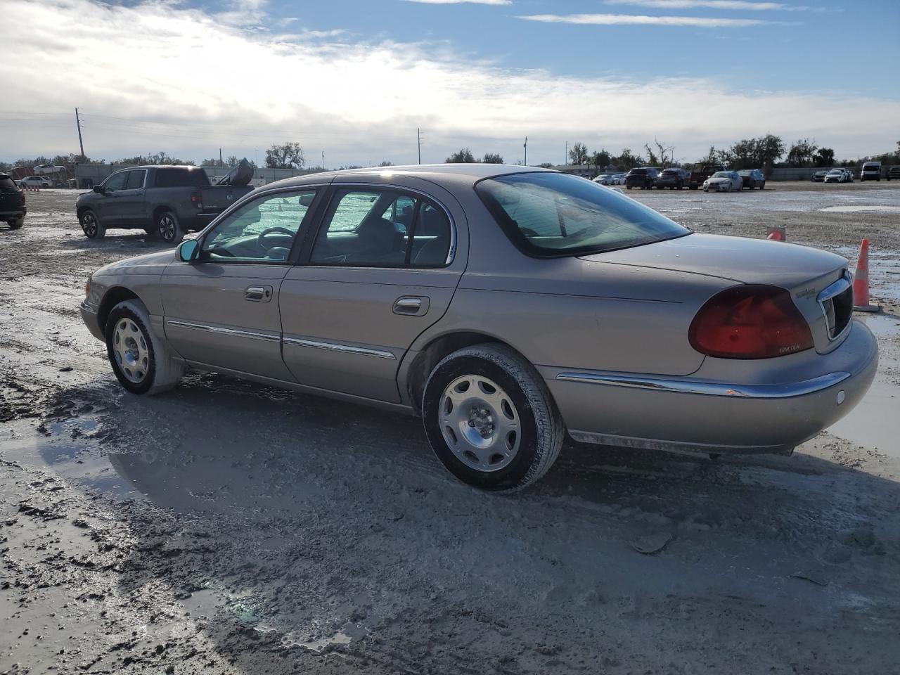 1999 Lincoln Continental - Image 2