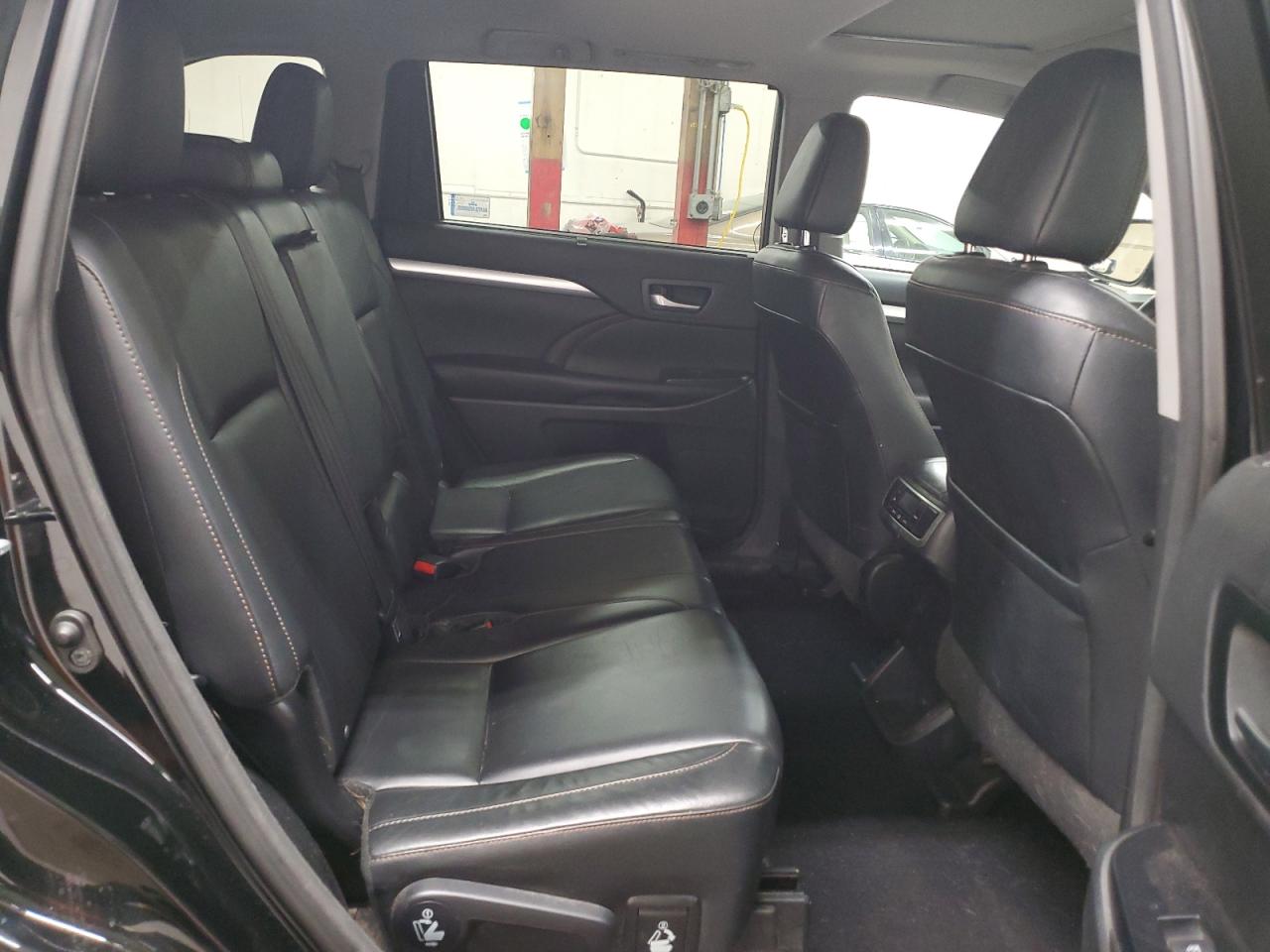 2016 TOYOTA HIGHLANDER - Image 11