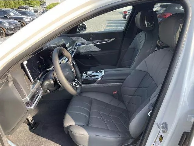 2023 BMW 760I - Image 6