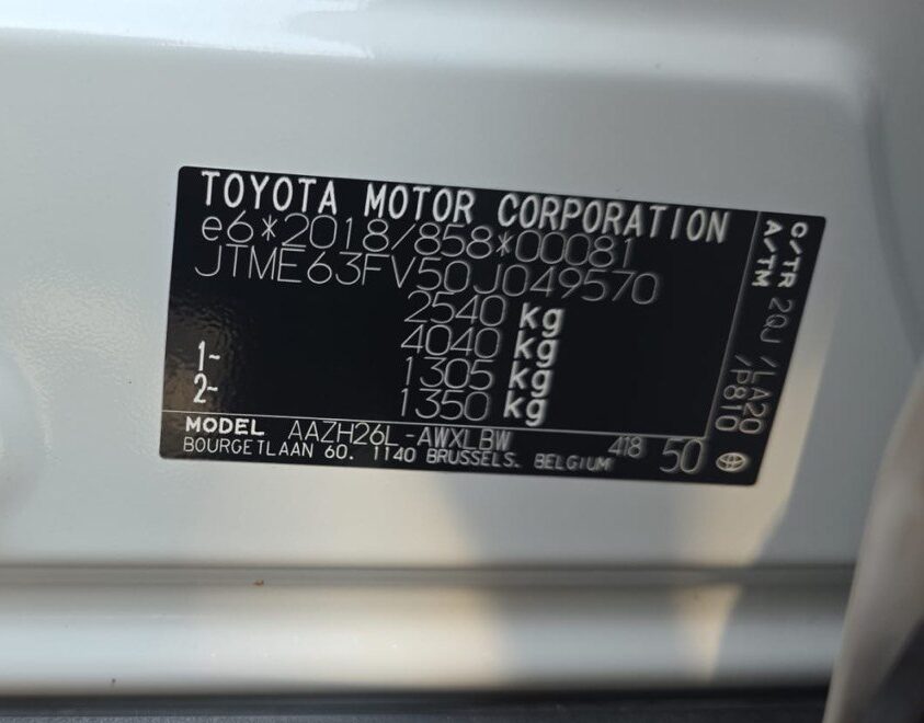 2023 Toyota RAV4 - Image 10