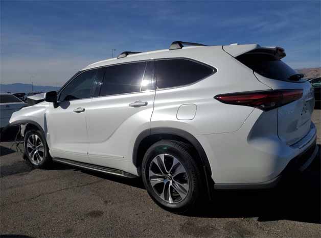 2022 Toyota Highlander - Image 4